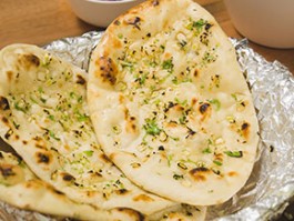 B-2 GARLIC NAAN